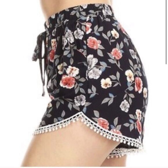 NWT Floral shorts   - Picture 3 of 4